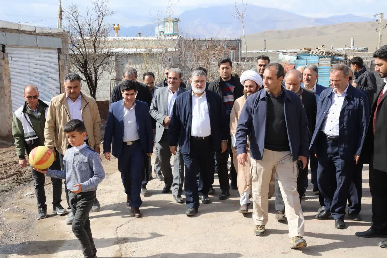 بازدید میدانی استاندار آذربایجانغربی از روند بازسازی مناطق زلزلهزده روستای چشمه