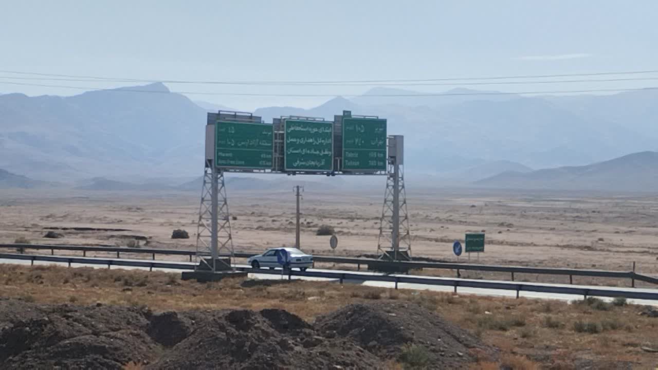 توسعه راهها، دروازه توسعه اقتصادی خوی خواهد بود