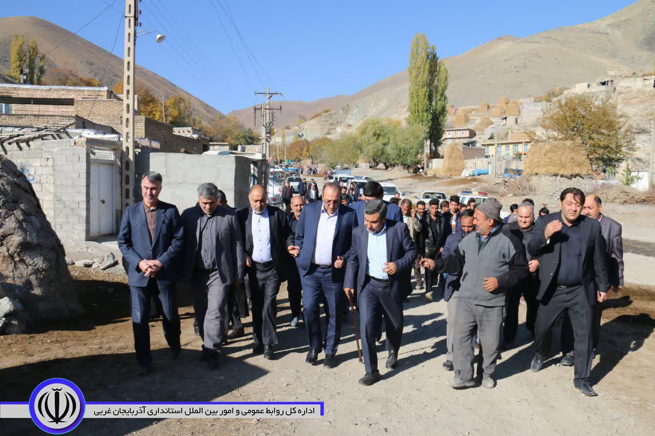 کلنگ زنی آسفالت راه روستای خانقاه بخش مرکزی شهرستان خوی