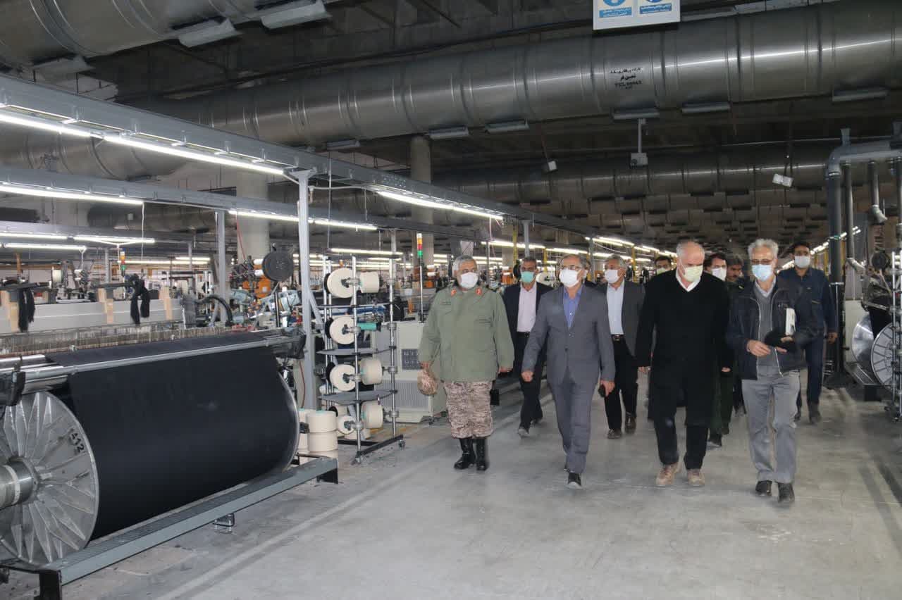 بازدید معاون استاندار و فرماندار ویژه شهرستان خوی از کارخانجات نساجی
