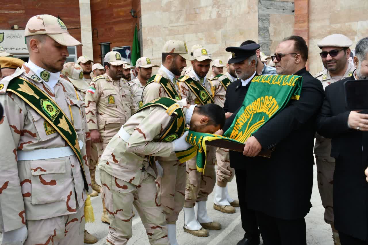 برگزاری جشن دهه کرامت با حضور خدام بارگاه رضوی در شهر قطور