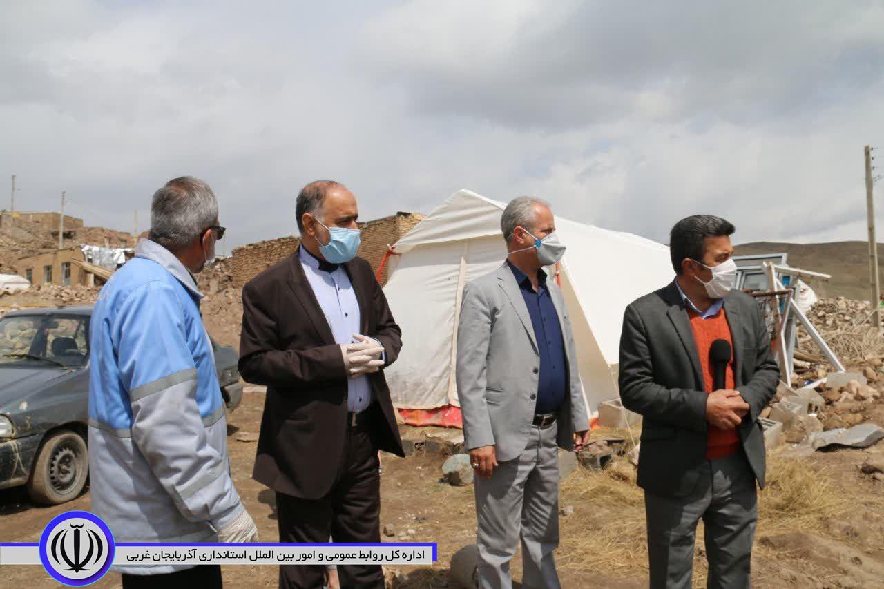 بازدید فرماندار شهرستان خوی از مناطق زلزله زده بخش قطور