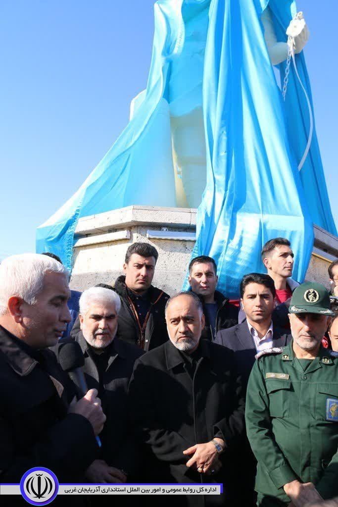 رونمایی از المان میدان پرستار و تندیس میدان پوریای ولی با حضور معاون استاندار و فرماندار ویژه شهرستان خوی