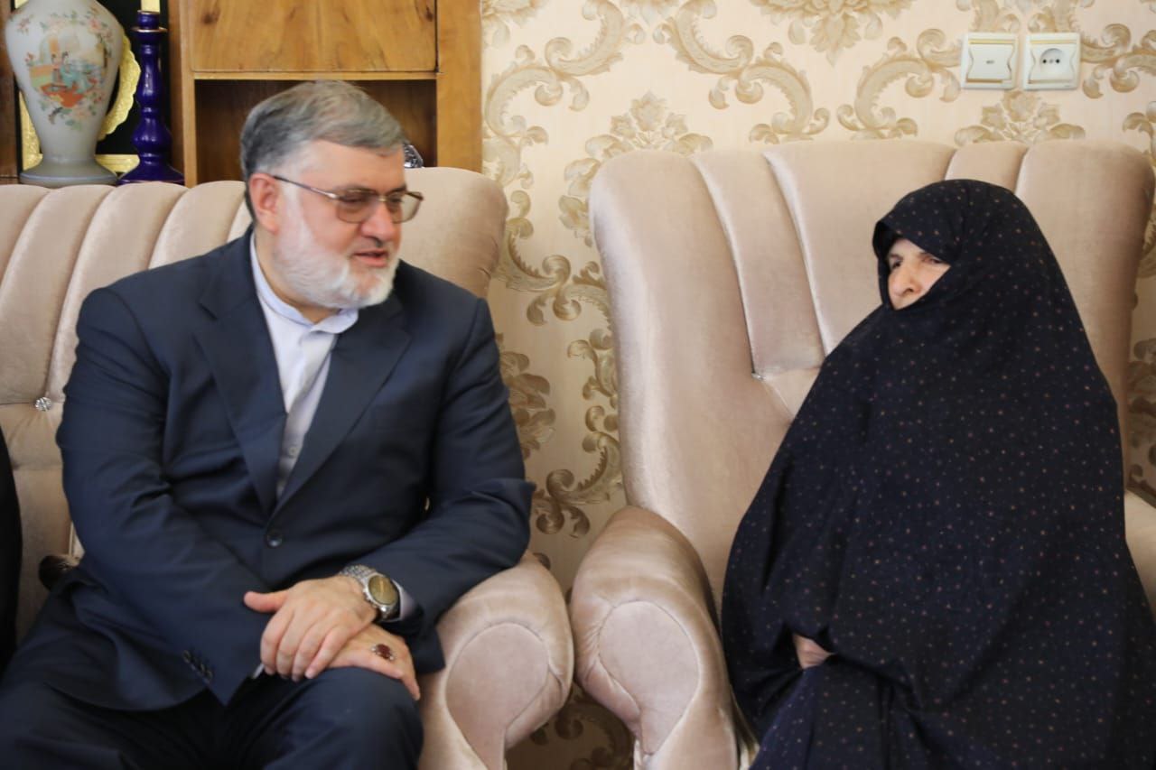 دیدار استاندار آذربایجان غربی با خانواده معزز شهید هاشم حاج ابراهیمی