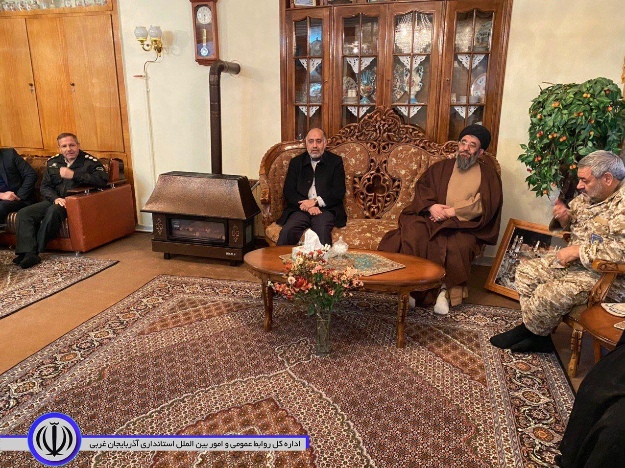 دیدار معاون استاندار و فرماندار ویژه شهرستان خوی با خانواده معظم شهداء بمناسبت دهه مبارک فجر