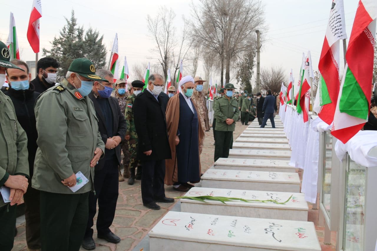 تجدید میثاق فرماندار و مسئولان شهرستان خوی با آرمانهای شهدای انقلاب اسلامی و هشت سال دفاع مقدس به مناسبت دهه فجر