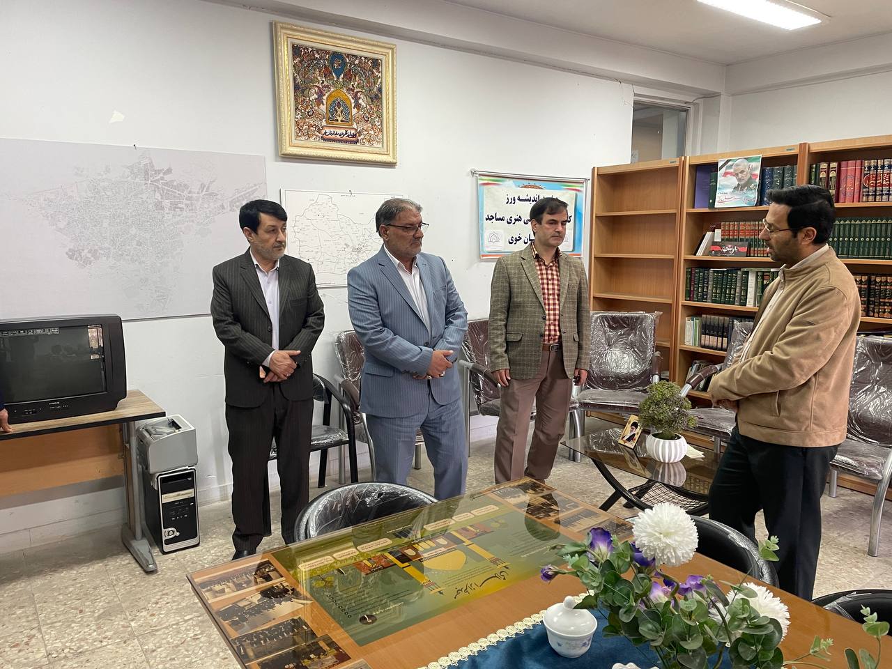 دیدار فرماندار با جمعی از هنرمندان خویی