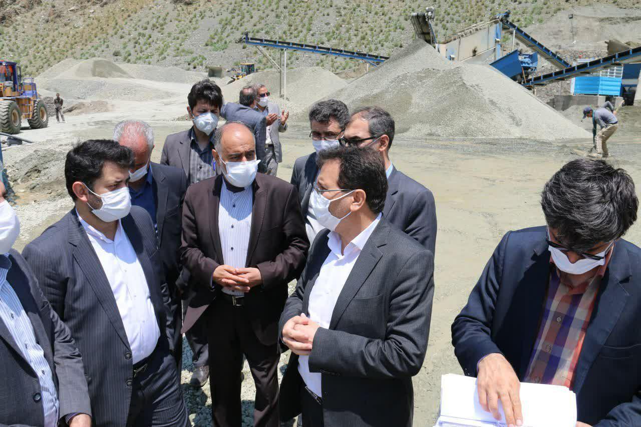 بازدید معاون هماهنگی امور عمرانی استاندار آذربایجان غربی و فرماندار شهرستان خوی از روند بازسازی روستاهای زلزله زده بخش قطور خوی