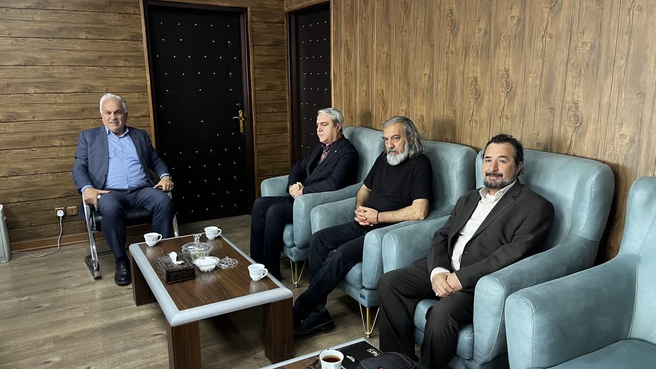 دیدار عوامل مستند «زرخانم» با فرماندار ویژه خوی