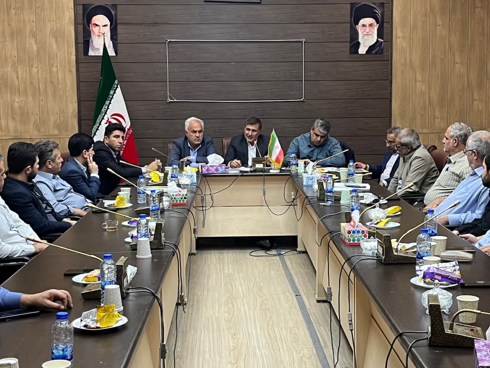 نشست صمیمی کارکنان فرمانداری و بخشداریهای تابعه با مسئولان استانی در خوی