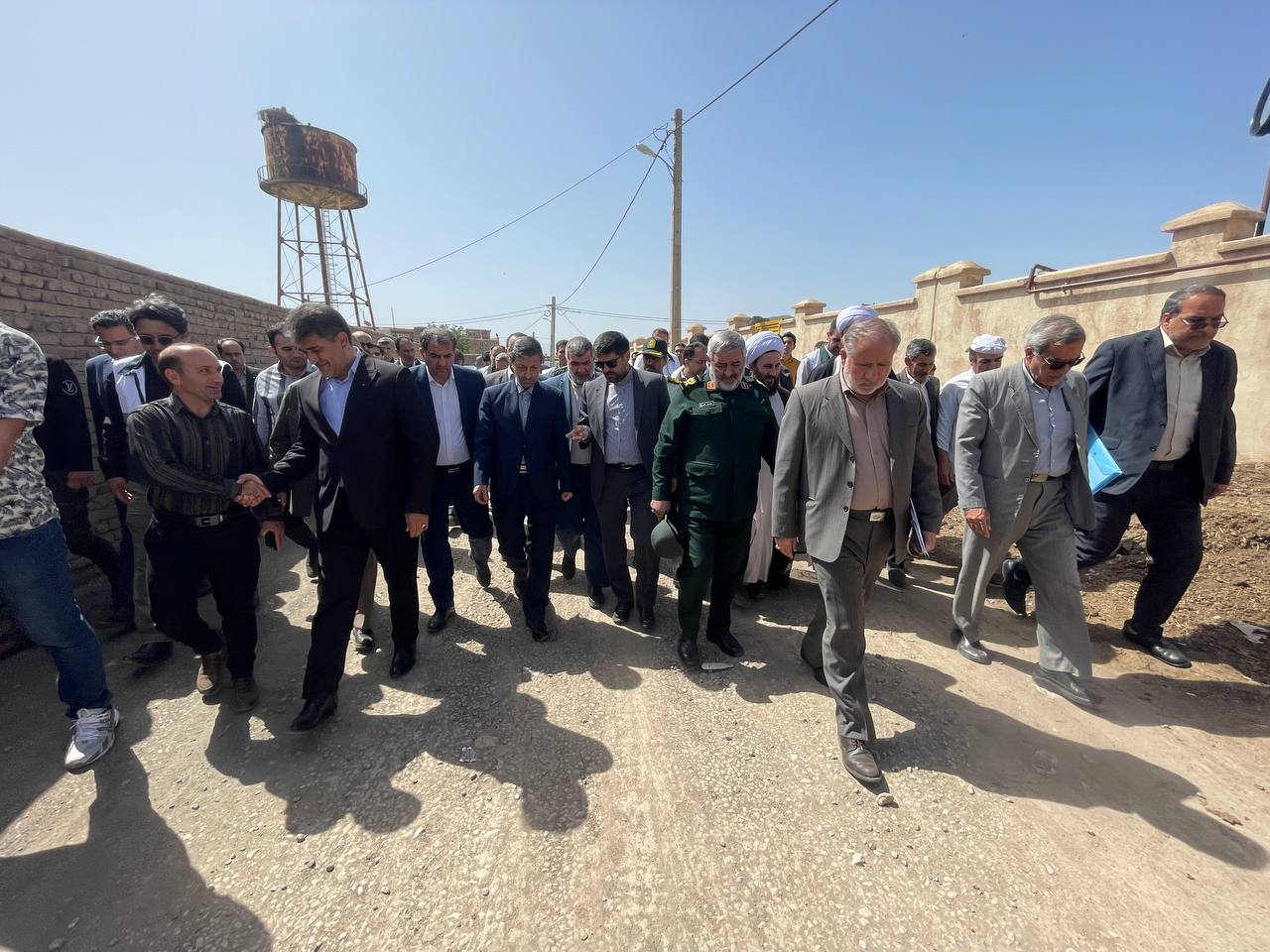 بازدید رئیس بنیاد مستضعفان از روند بازسازی مناطق زلزله شهرستان خوی