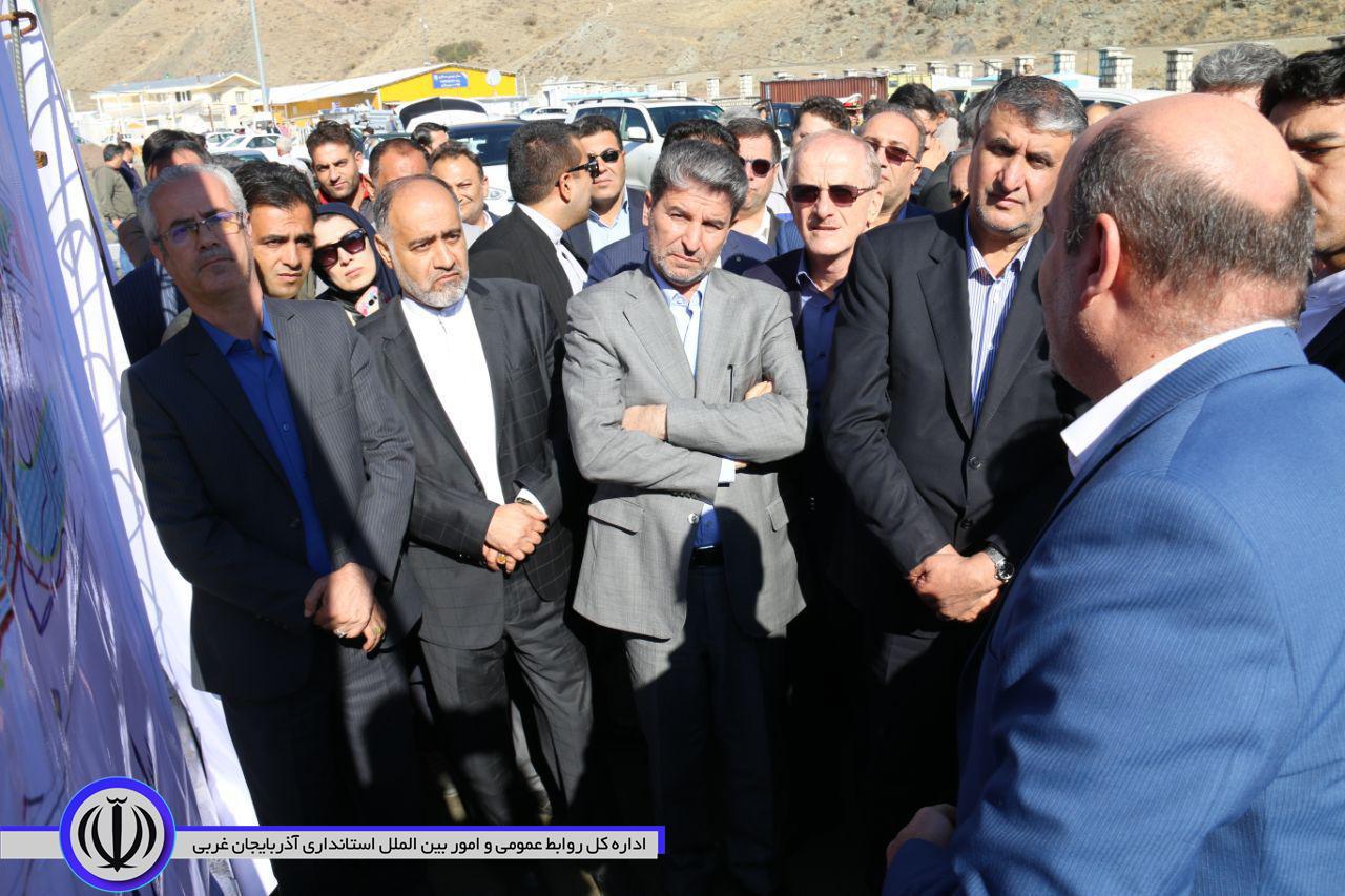 بازدید وزیر راه و شهرسازی، رئیس سازمان راهداری و حمل و نقل جاده ای کشور و استاندار آذربایجان غربی از مرز رازی