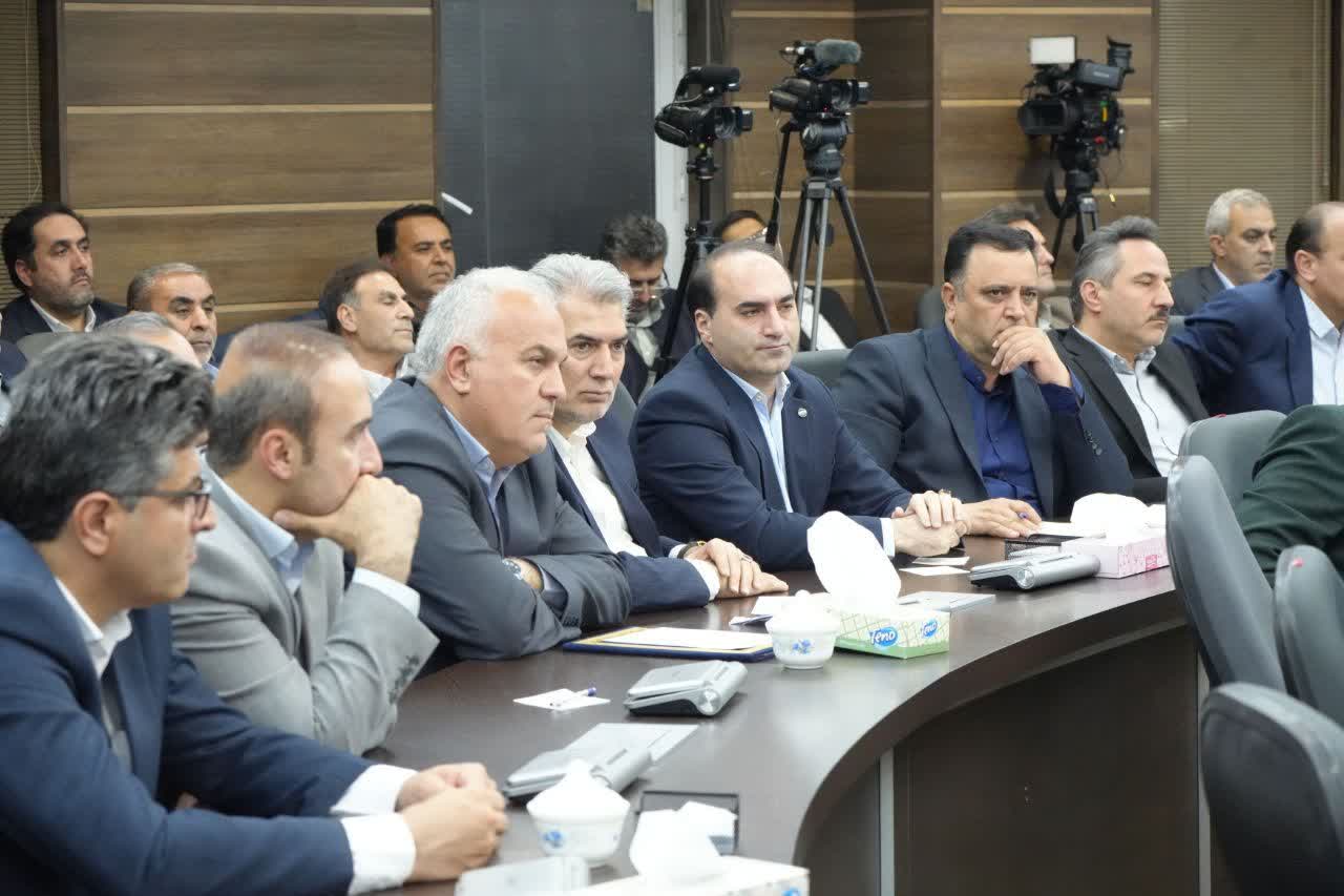 در روز تعطیل، فرماندار خوی پای درد دل مردم زرآباد نشست