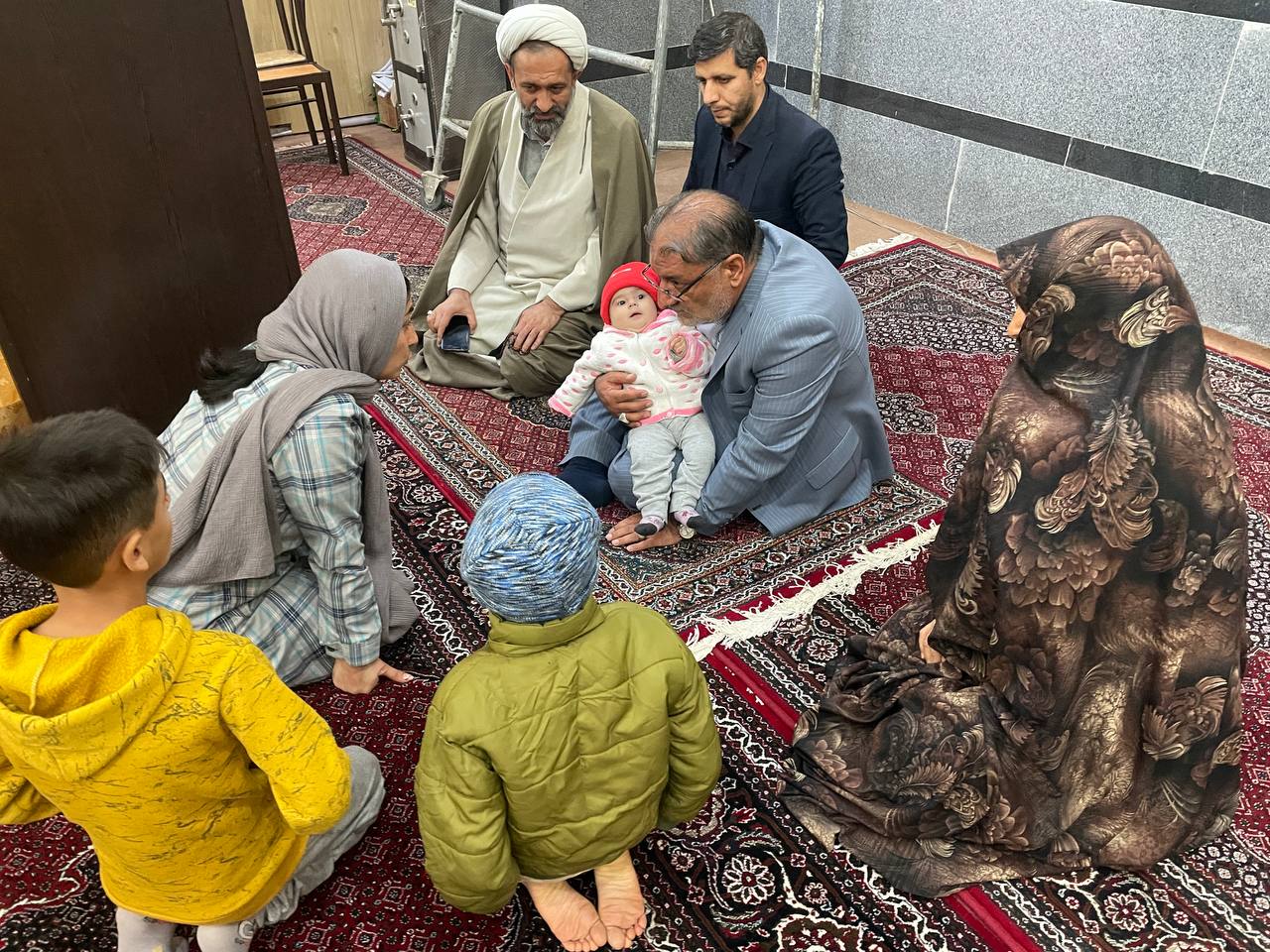 دیدار صمیمی فرماندار و امام جمعه خوی با جمعی از اهالی شهر فیرورق