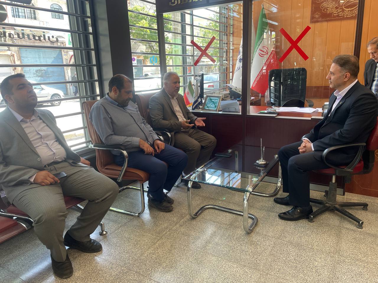 بازدید میدانی فرماندار از چند بانک در خوی