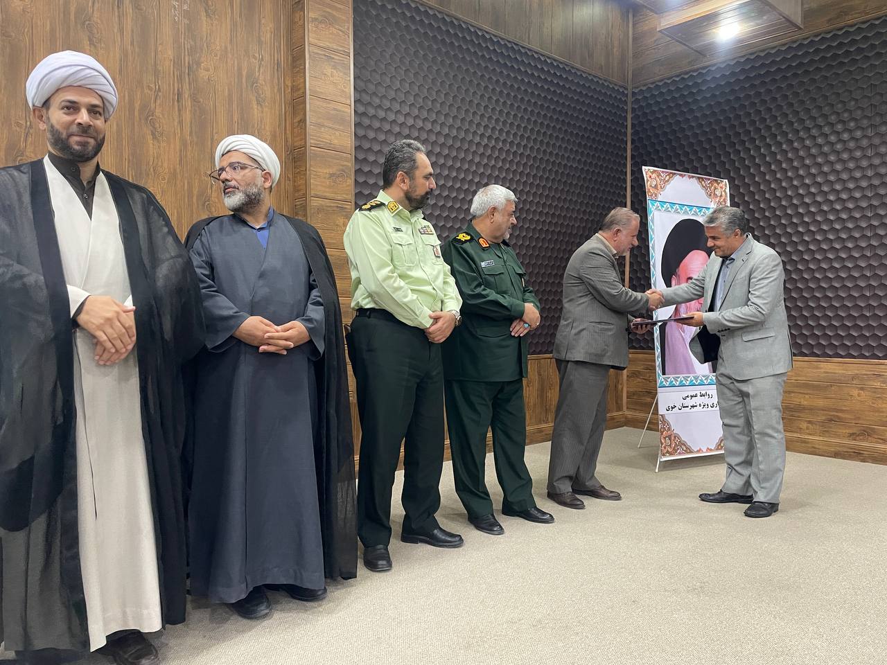 تجلیل از کارمندان نمونه شهرستان خوی