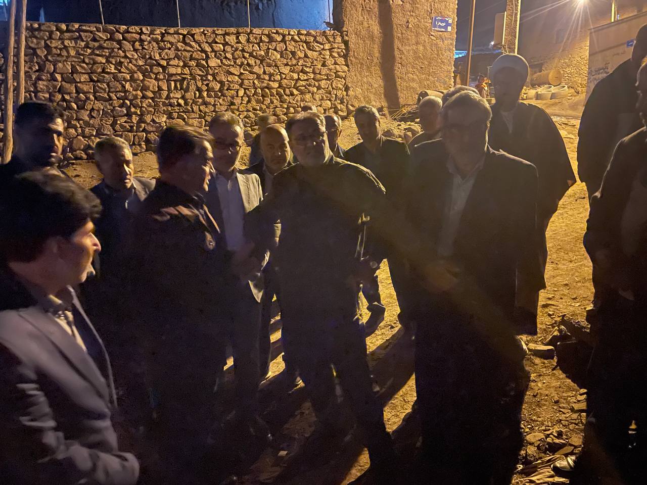 بازدید شبانه فرماندار ویژه خوی از روستای ولدیان
