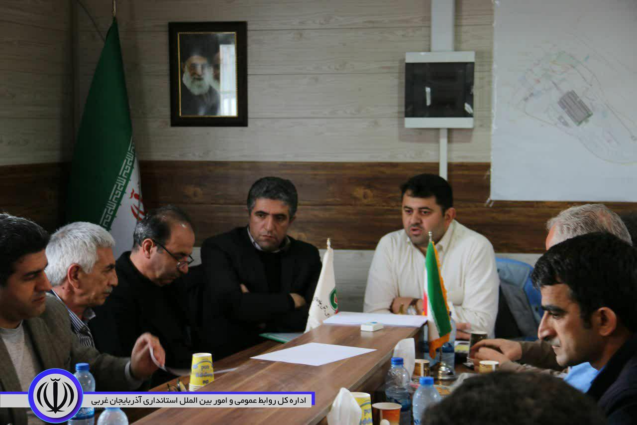برگزاری جلسات مستمر ستاد هماهنگی و فرماندهی عملیات پاسخ به بحران شهرستان خوی در بخش قطور