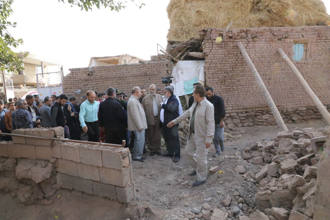حضور وزیر کشور در مناطق زلزله زده شهرستان خوی