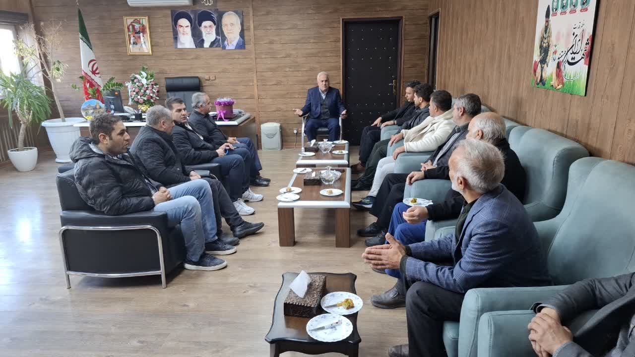 دیدار قهرمان جهانی پرورش اندام و جمعی از مسئولان و ورزشکاران با فرماندار خوی