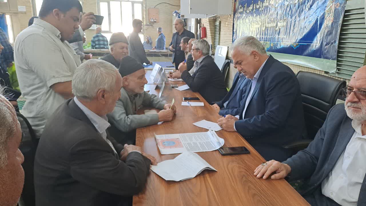 برگزاری میز خدمت با حضور فرماندار ویژه خوی در مصلی نماز جمعه