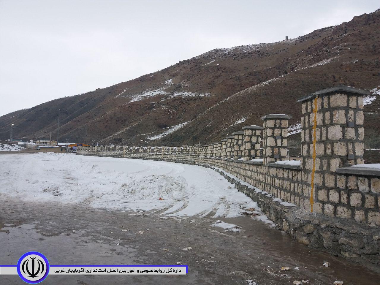 فاز دوم عملیات اجرایی پایانه رازی خوی با اعتبار ۲۲۰ میلیارد ریال با حضور معاون وزیر راه و شهرسازی کلنگ زنی شد