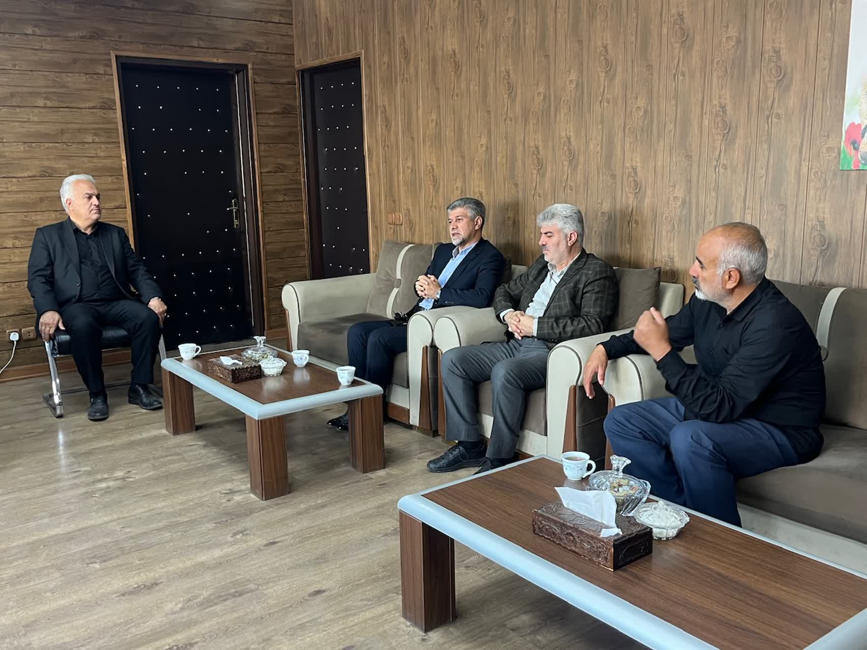 دیدار مسئول امور سیاست خارجی دفتر رئیسجمهور با سرپرست فرمانداری خوی؛ تأکید بر ارتقای مرز رازی و توسعه شهرستان