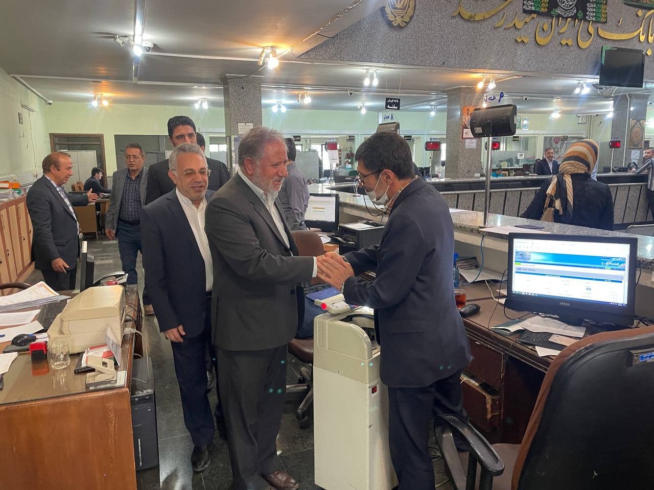 بازدید فرماندار از چند شعب بانک عامل در خوی