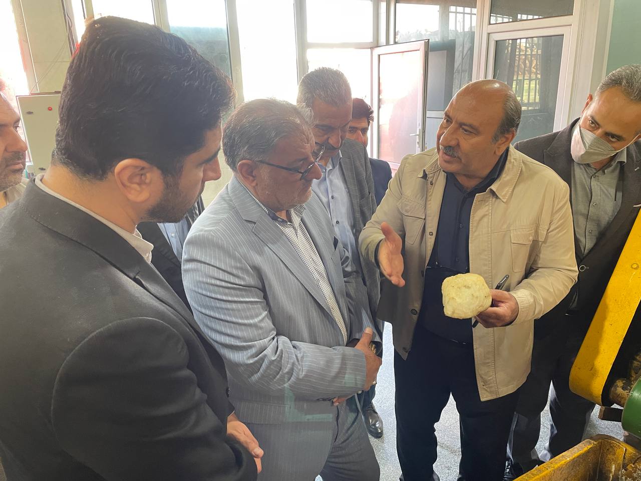 بازدید فرماندار ویژه شهرستان خوی از کارخانه قند خوی