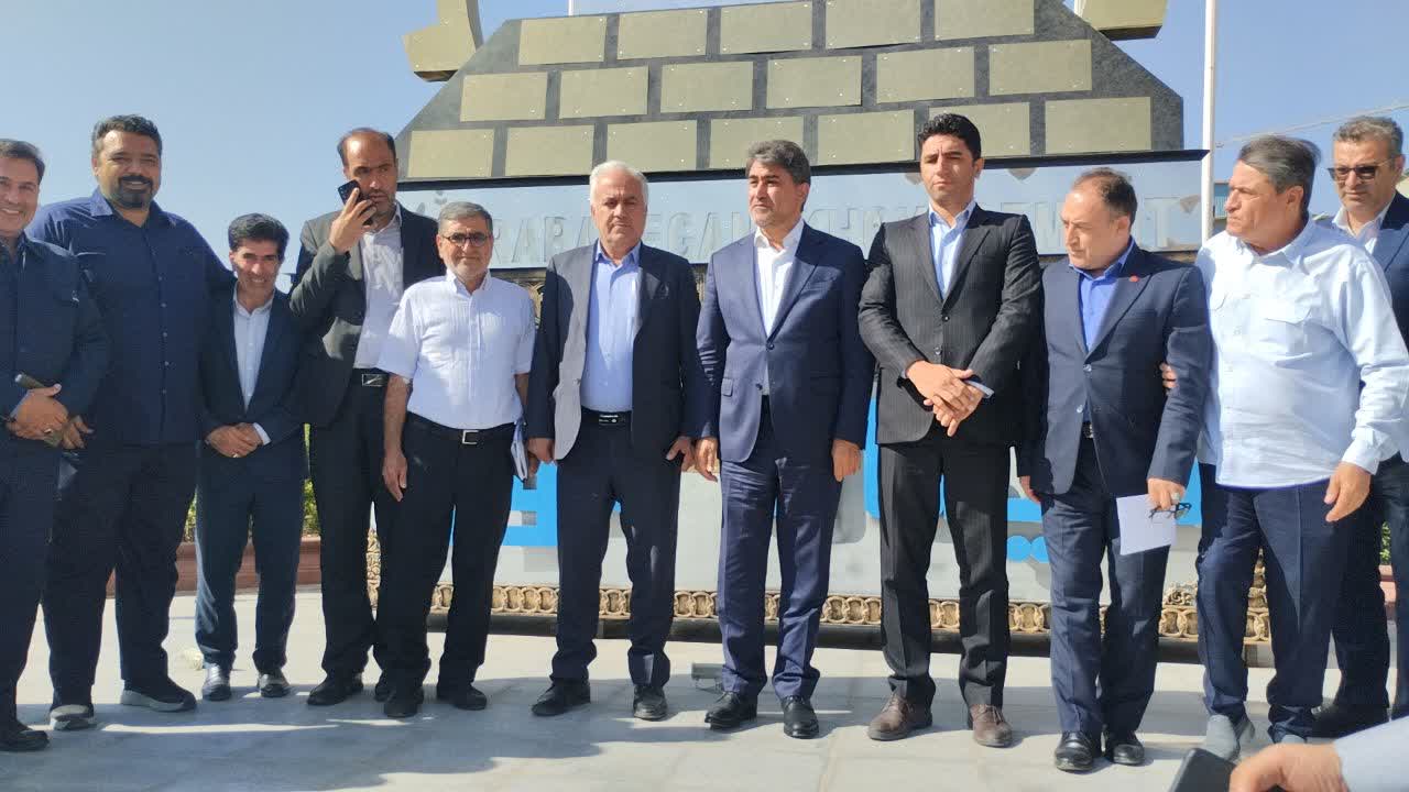 بازدید سرپرست فرمانداری و نماینده مردم خوی در مجلس از کارخانه سیمان خوی