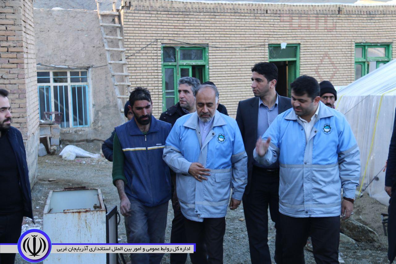 بازدید فرماندار شهرستان خوی و معاون هماهنگی امور عمرانی استاندار آذربایجان غربی از منازل مسکونی خسارت دیده بخش قطور