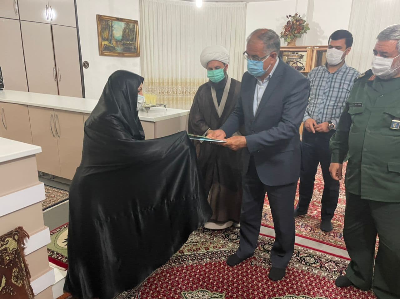 دیدار فرماندار ویژه شهرستان خوی با خانواده معظم شهداء و جانبازان سرافراز دفاع مقدس