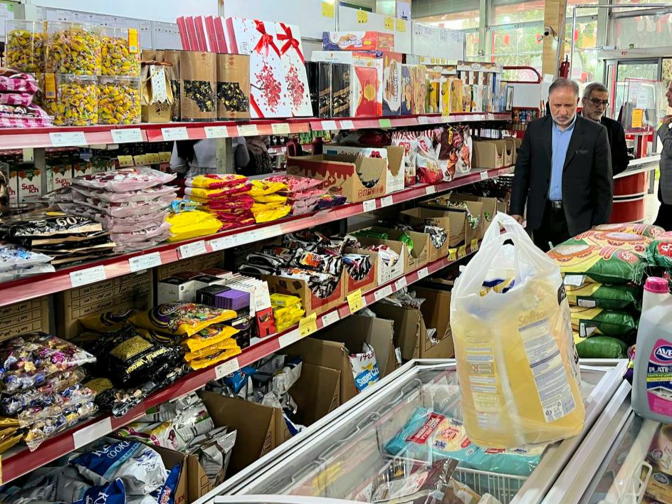 بازدید فرماندار ویژه شهرستان خوی از مراکز پخش و فروش مواد غذایی
