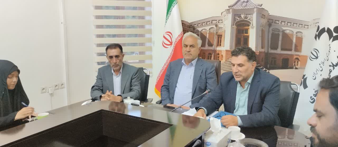 حضور غلامحسین آزاد فرماندار خوی در صحن علنی شورای اسلامی شهر خوی