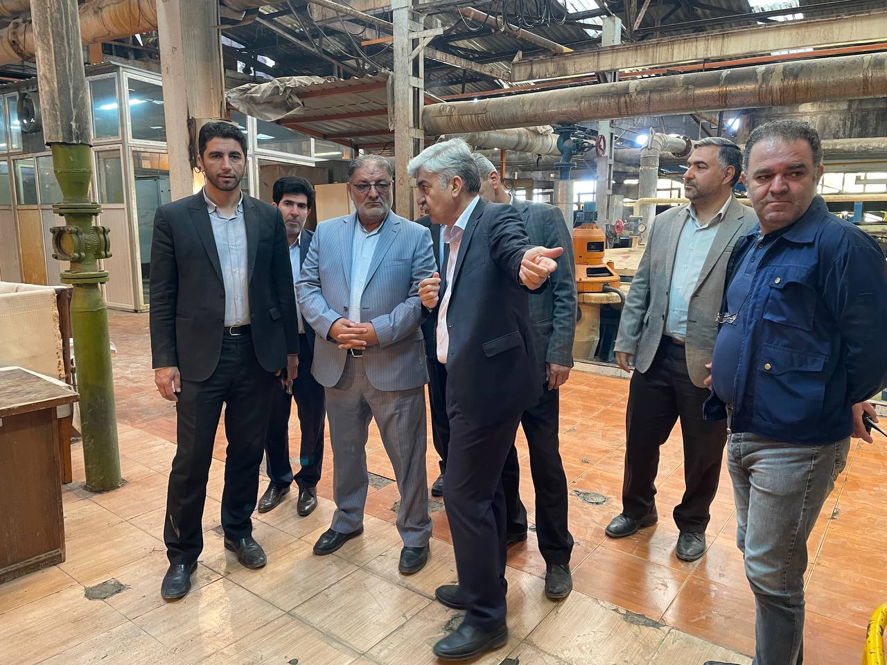 بازدید فرماندار ویژه شهرستان خوی از کارخانه قند خوی