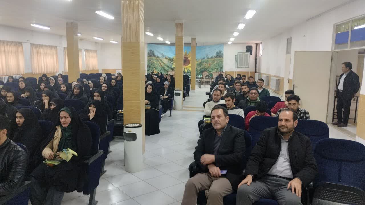 حضور فرماندار ویژه خوی در آیین گرامیداشت روز دانشجو در دانشکده علوم قرآنی خوی