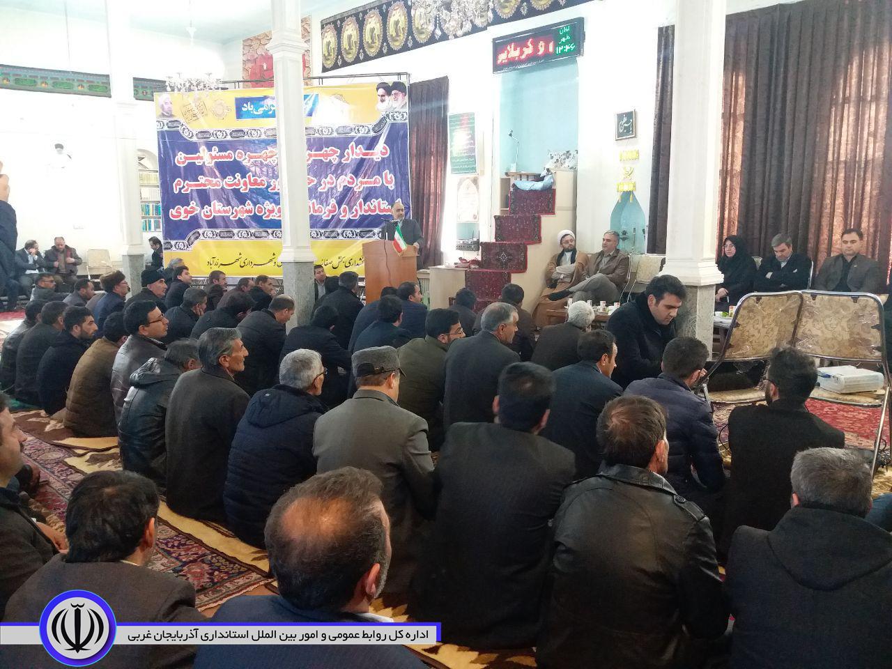 در پنجمین روز از دهه مبارک فجر: دیدار چهره به چهره فرماندار و اعضای شورای اداری شهرستان خوی با مردم بخش صفائیه