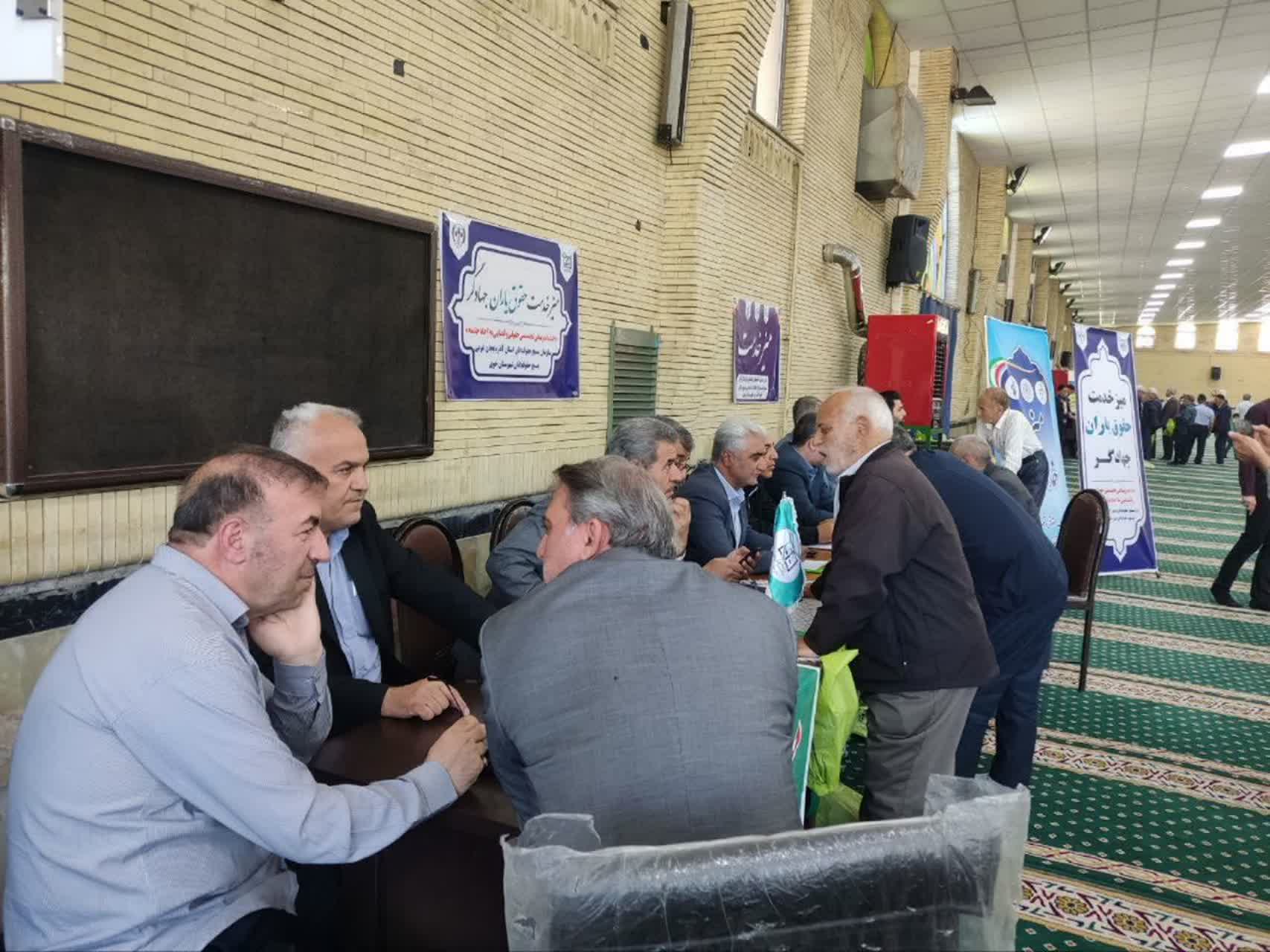 برپایی میز خدمت به مناسبت هفته شهدای خدمت