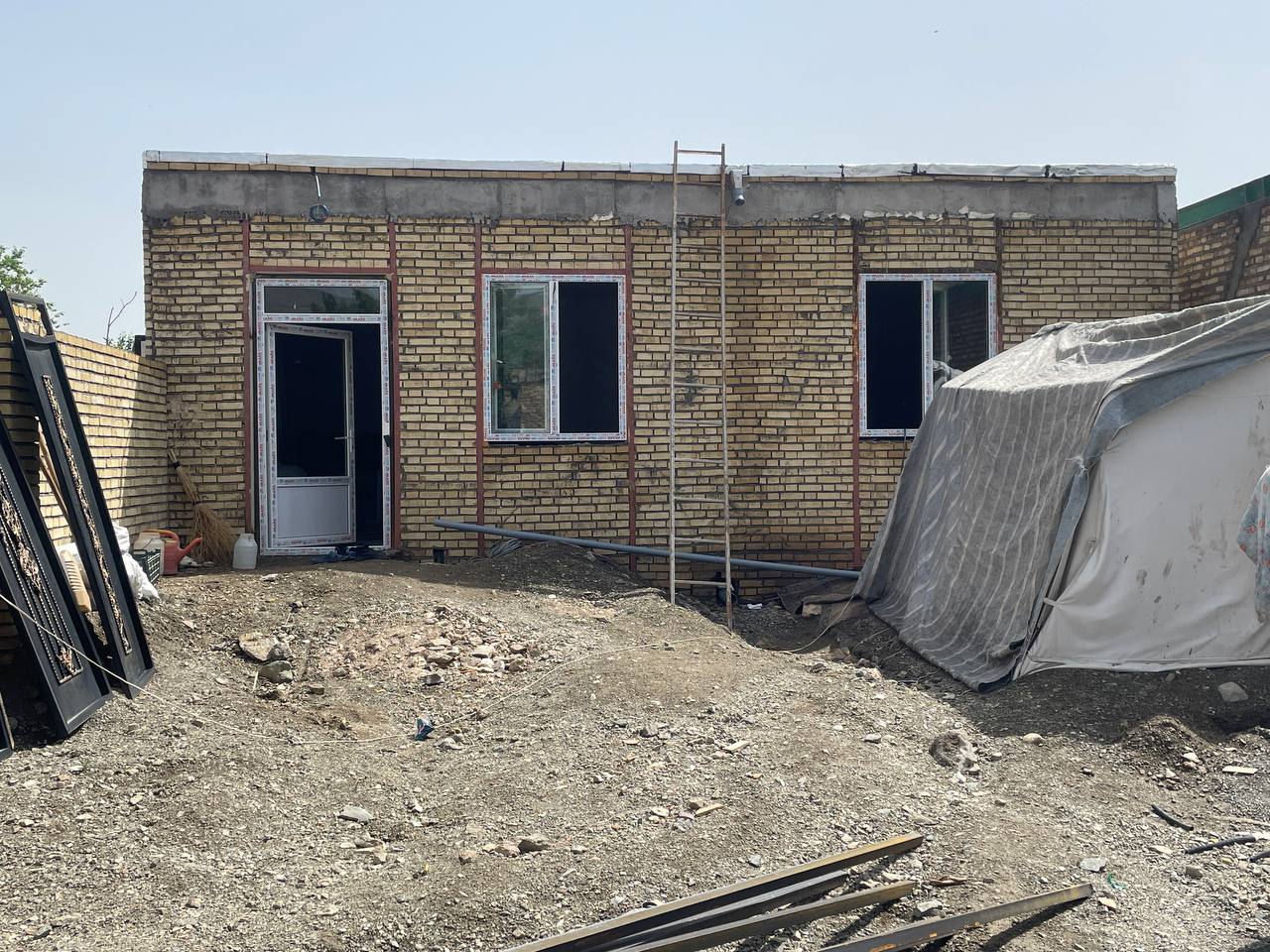مدیریت انقلابی و بازسازی جهادی مناطق زلزله زده روستای وار