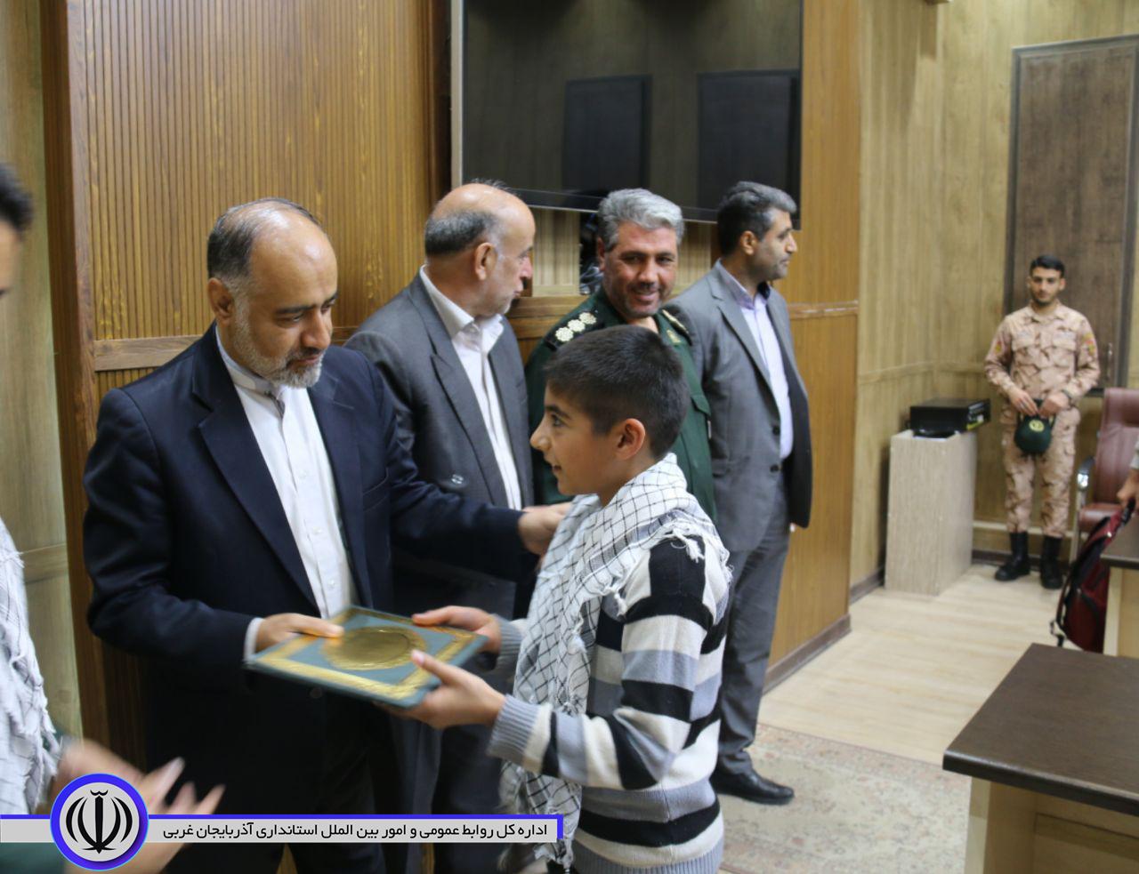نشست فرماندار شهرستان خوی با دانش آموزان