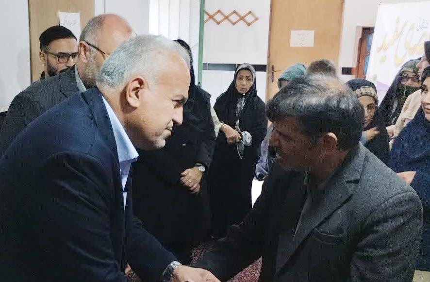 دیدار فرماندار ویژه خوی با نابینایان به مناسبت روز جهانی عصای سفید