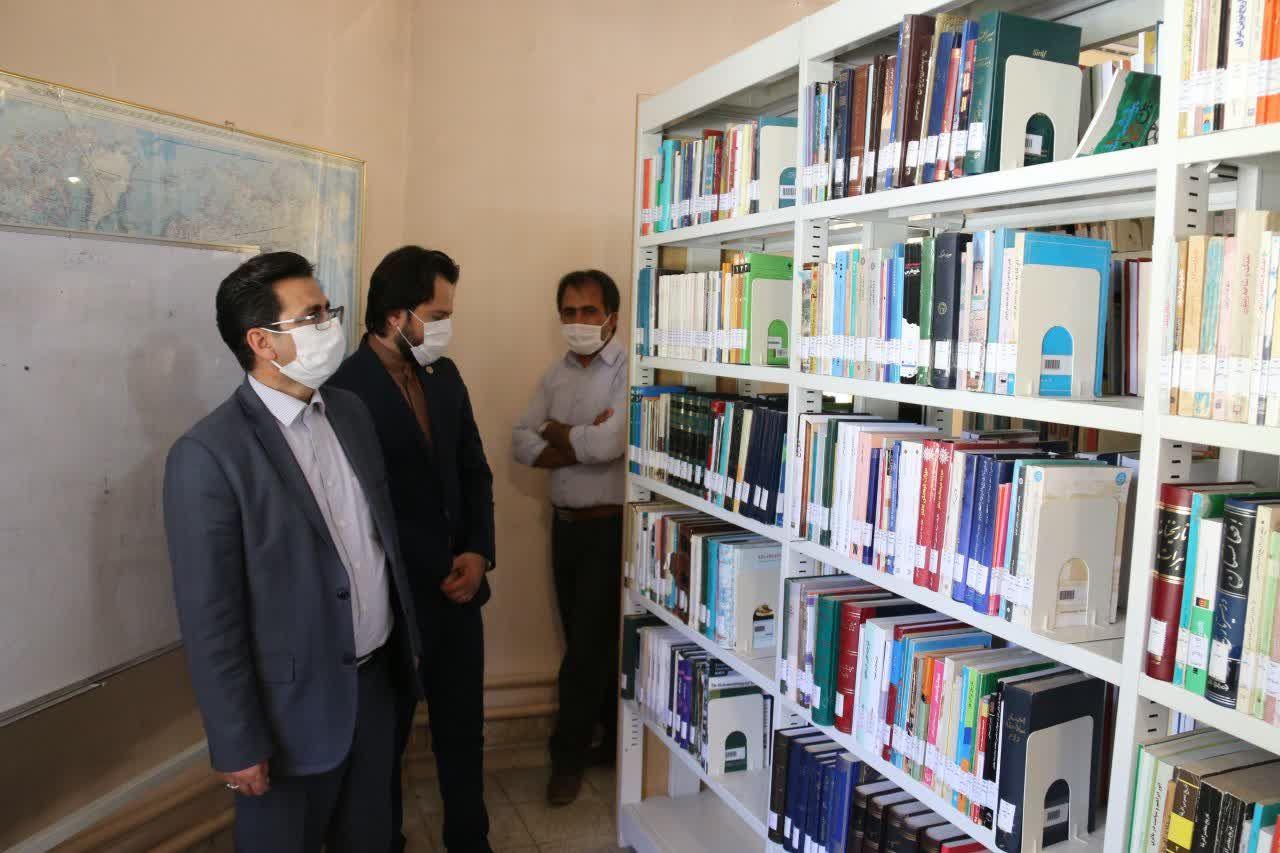 بازدید سرپرست فرمانداری شهرستان خوی از کتابخانه مرکزی