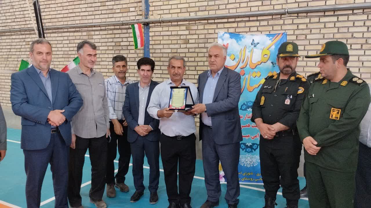 افتتاح کف پوش سالن ورزشی در بیزنده ایواوغلی