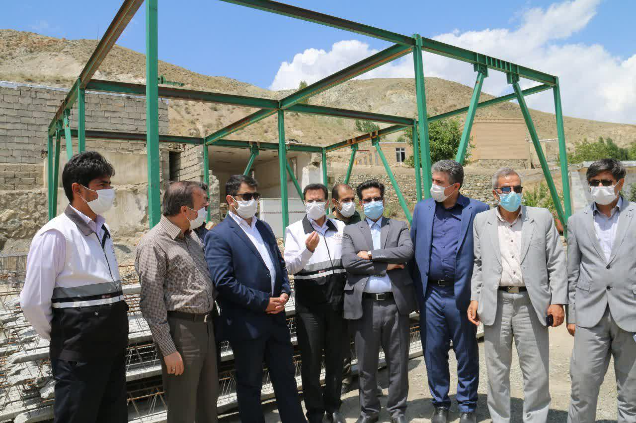 بازدید رحمانی معاون هماهنگی امور عمرانی استاندار و تیموری سرپرست فرمانداری شهرستان خوی از روند بازسازی زلزله زده بخش قطور