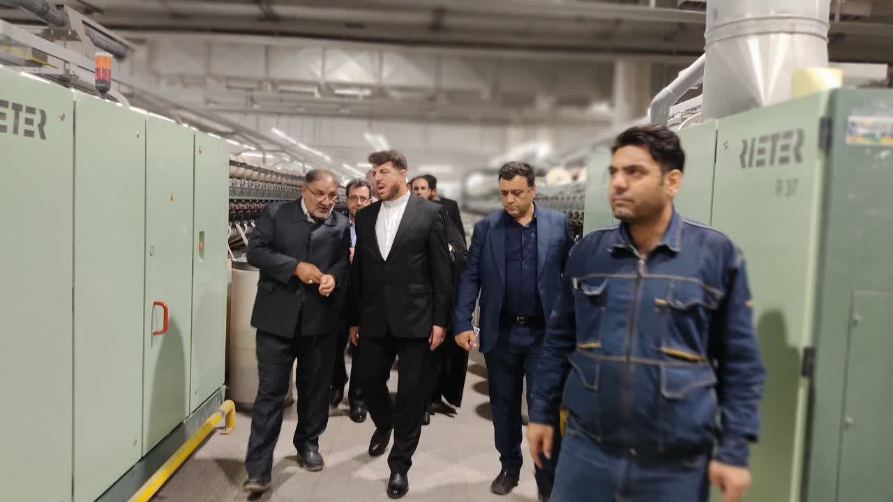 بازدید معاون وزیر کار از کارخانجات نساجی خوی