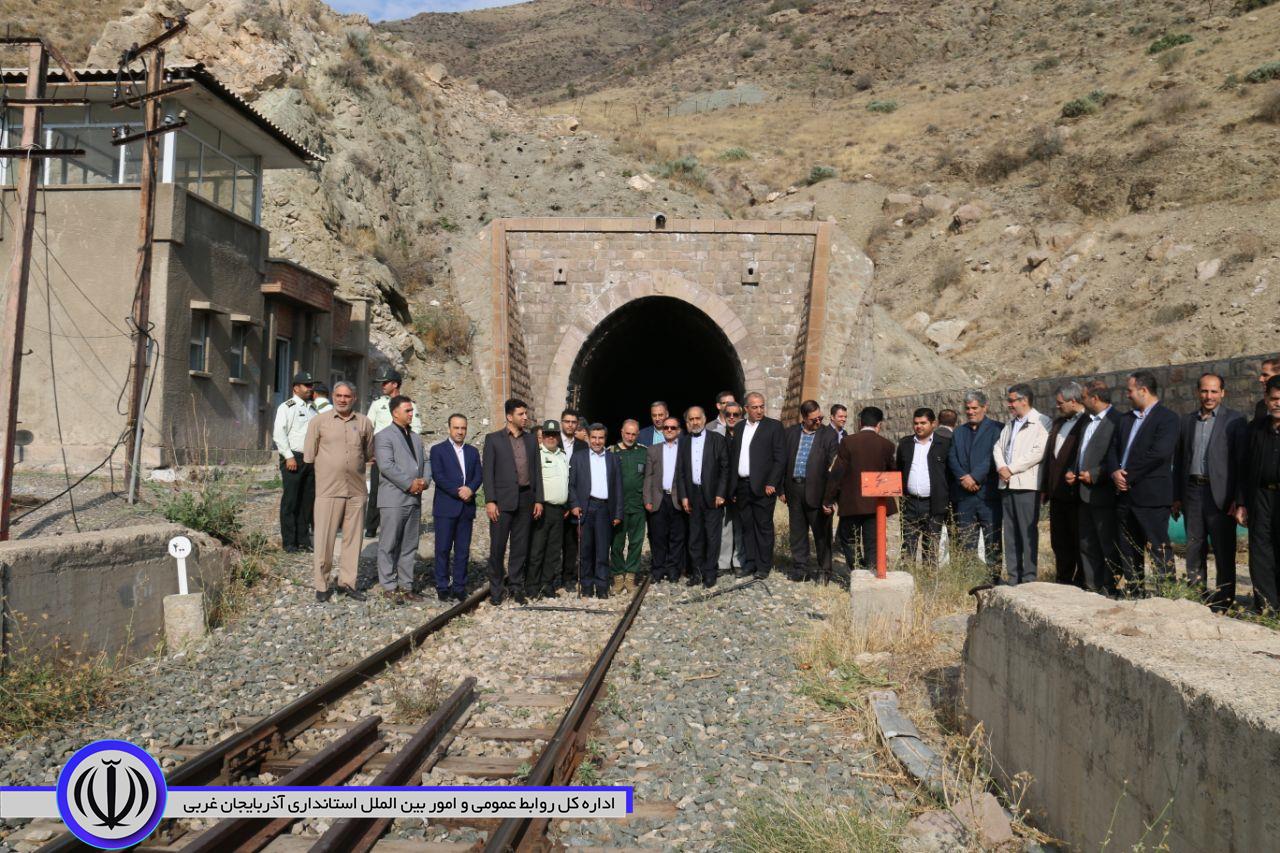 بازدید فرماندار شهرستان خوی از مسیر راه آهن قره تپه- رازی