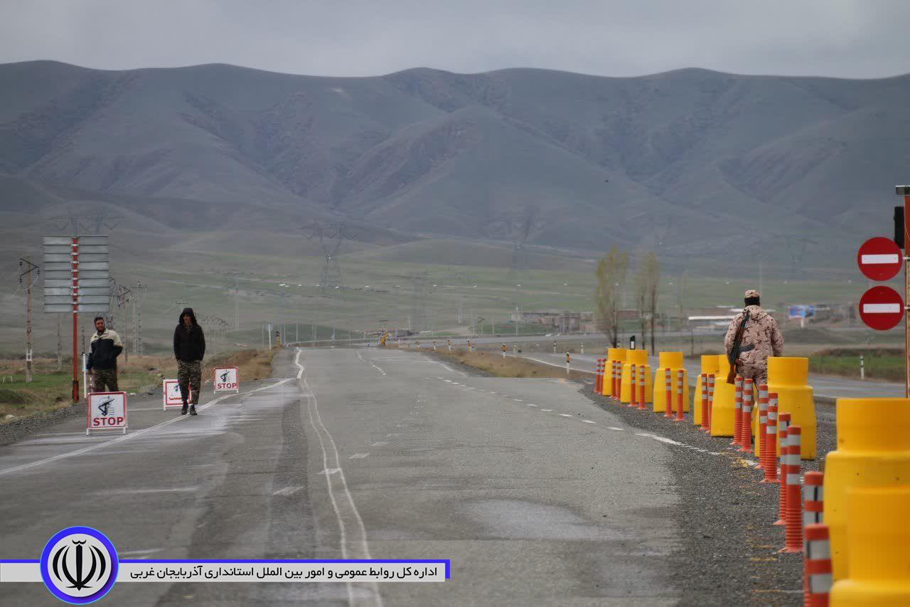 بازدیدفرماندار شهرستان خوی از نحوه اجرای طرح فاصله گذاری اجتماعی در مبادی ورودی و خروجی این شهرستان