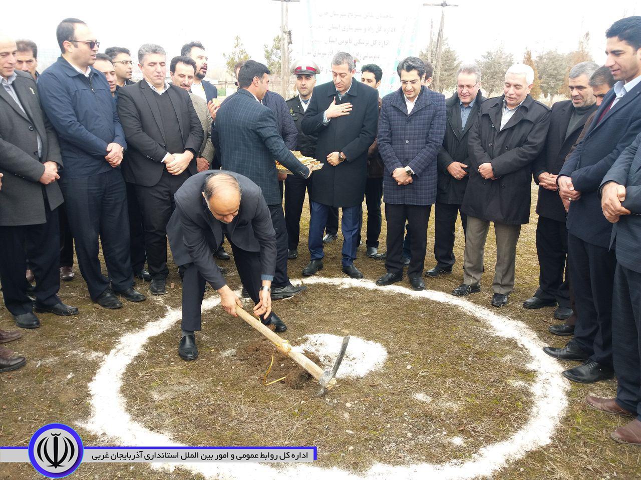 در سومین روز از دهه مبارکه فجر: افتتاح و کلنگ زنی چندین طرح عمرانی، تولیدی و خدماتی با حضور سرپرست معاونت هماهنگی امور عمرانی استانداری آذربایجان غربی و فرماندار شهرستان خوی