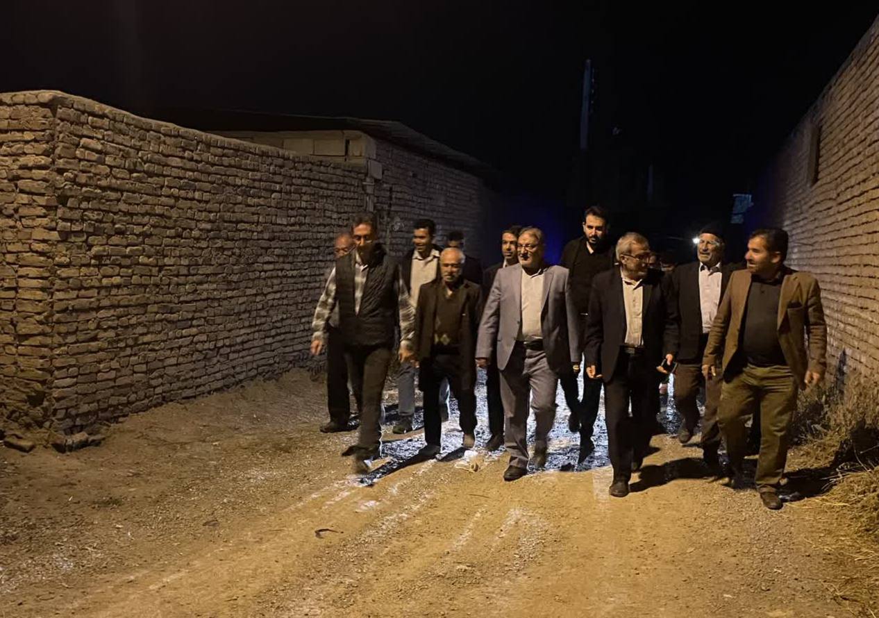 بازدید شبانه فرماندار ویژه خوی از روستای گنبد