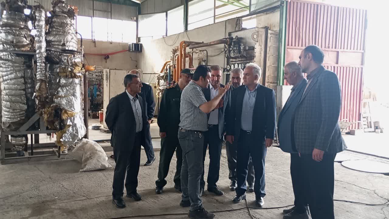 بازدید سرپرست فرمانداری خوی از روند فعالیت شرکت دانش بنیان سیلندر سراج خوی